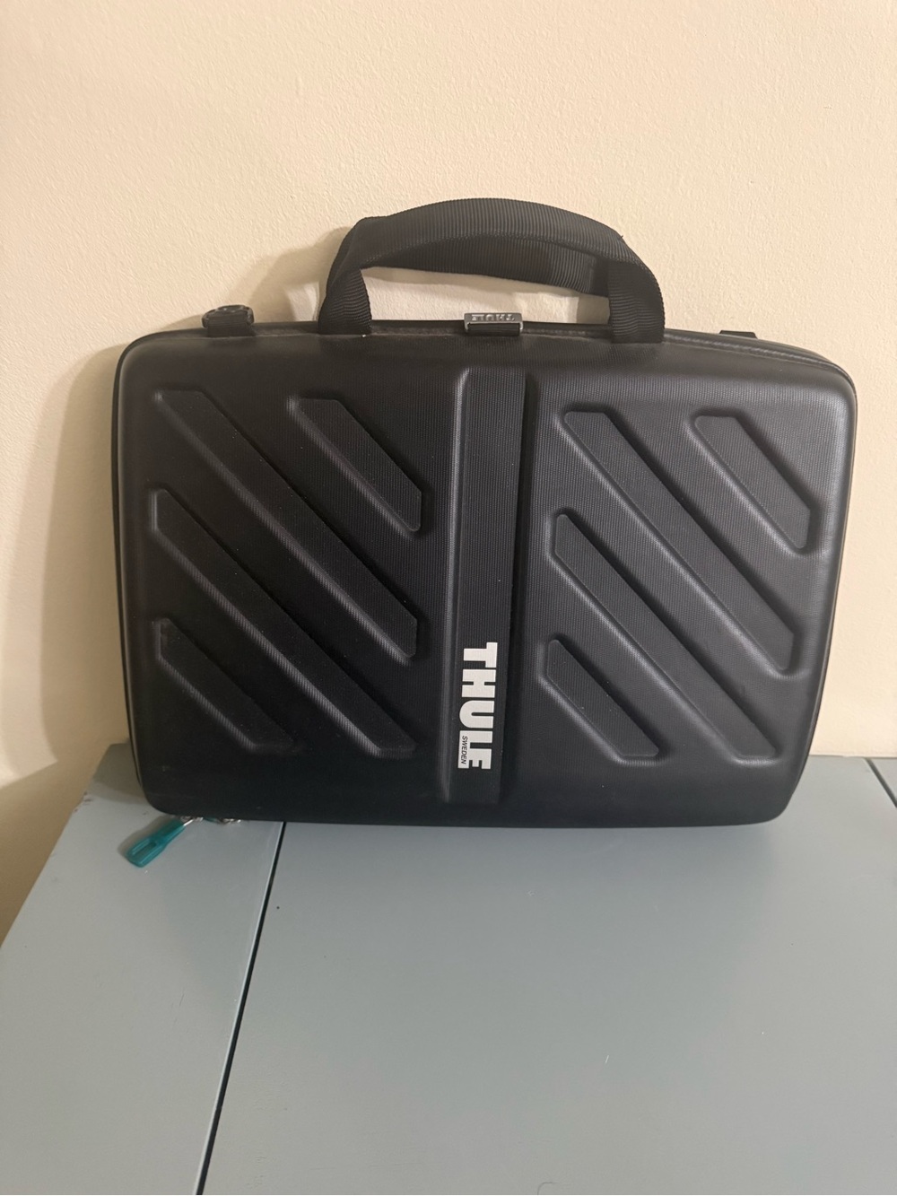 Thule Laptop Case Gauntlet Attache Fits Surface or up to 14” MacBook Pro